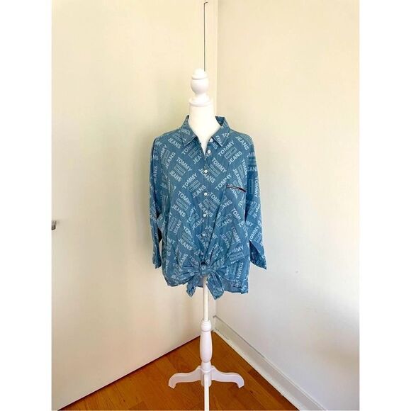 NWT Tommy Hilfiger All-over Logo Chambray Shirt Women Size M MSRP$79 - Picture 3 of 8